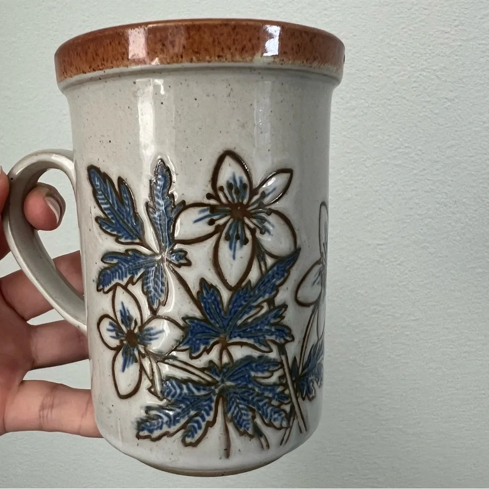 Vintage Ashdale Pottery England‎ Stoneware Pair Of Mugs Floral Blue Flowers